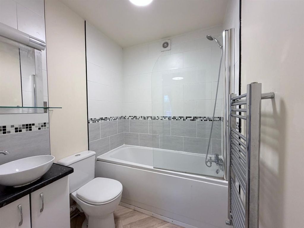 Additional image 3 of 2 bed flat for sale40 Henrietta Street, Ashton-Under-Lyne OL6