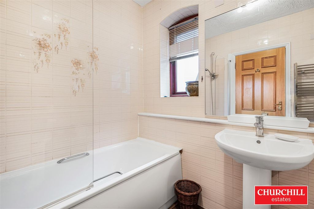 Additional image 15 of 2 bed flat for saleBoleyn Court, Epping New Road, Buckhurst Hill IG9