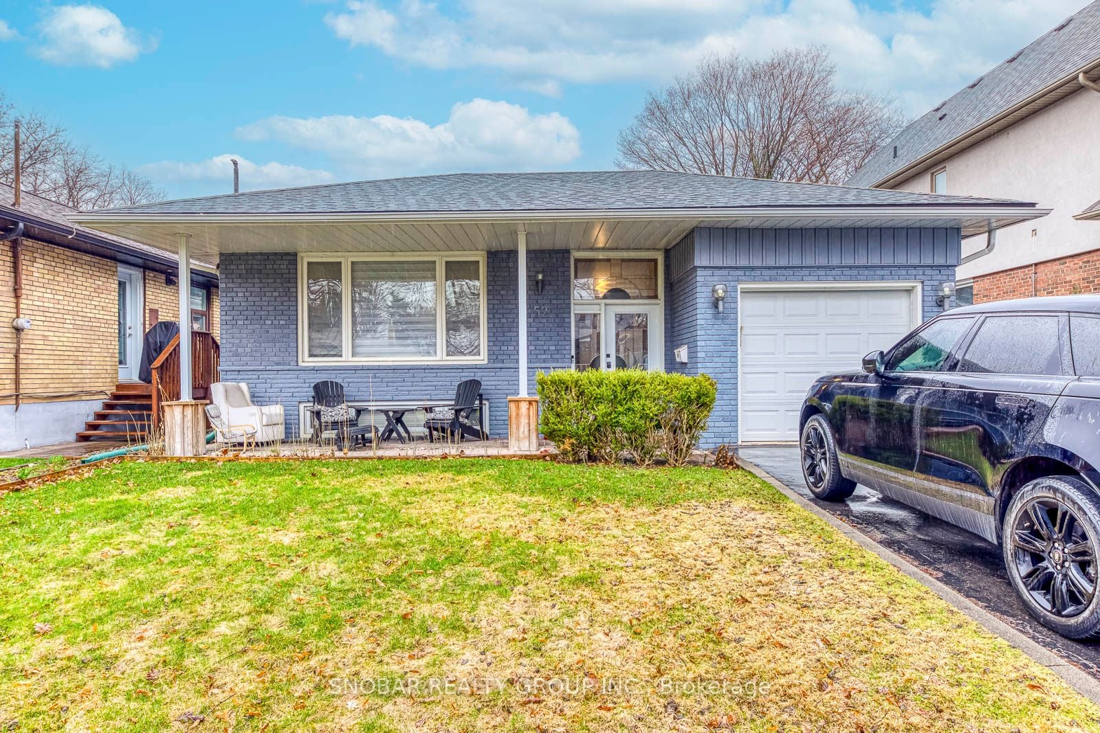 52 Decarie Circle, Toronto, ON, M9B 3J2