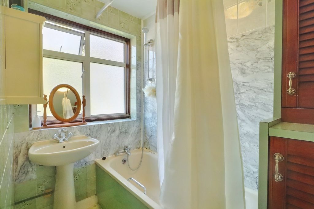 Additional image 13 of 5 bed semi-detached house for saleBuck Lane, London NW9
