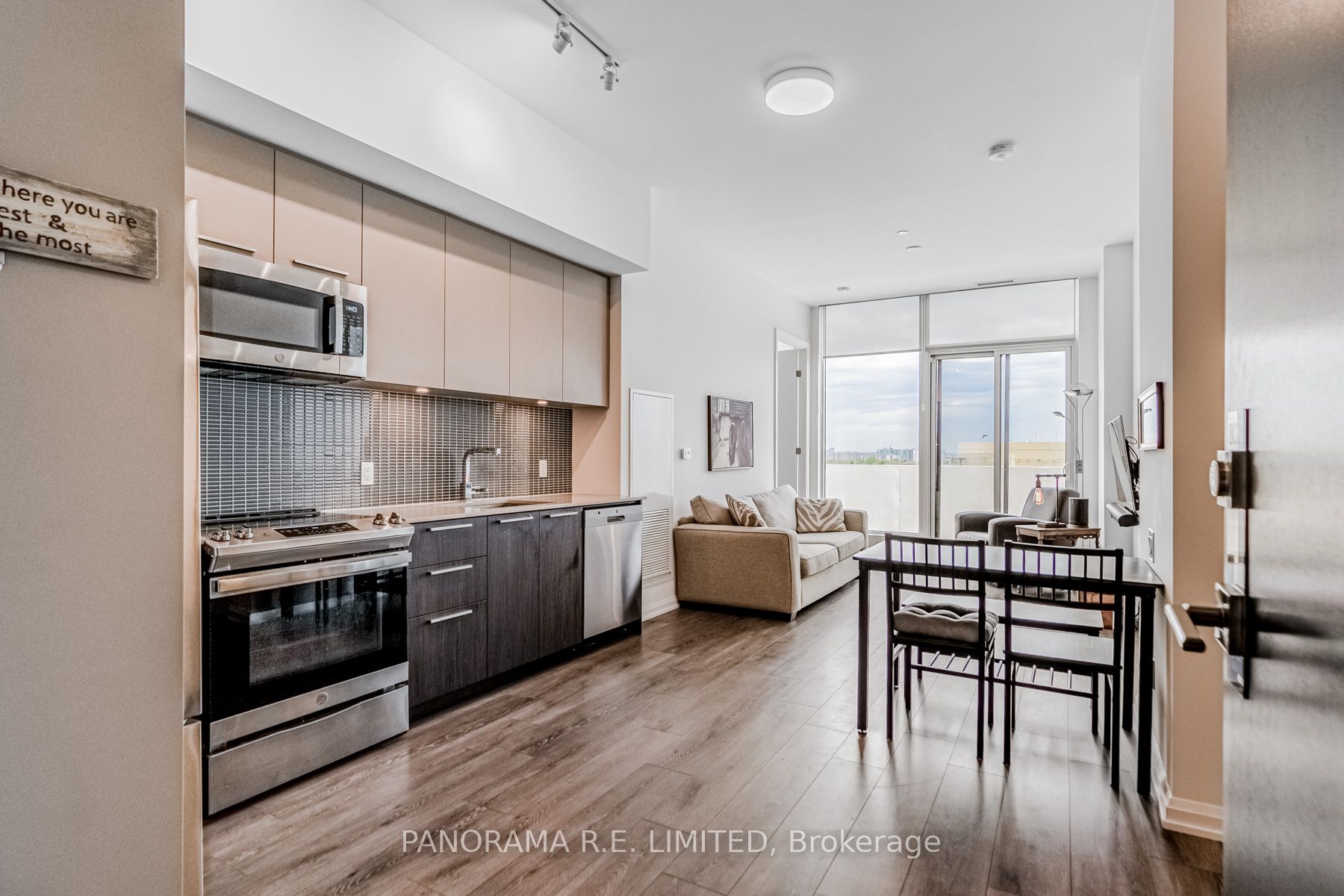 802-4208 Dundas Street W, Toronto, ON, M8X 1Y6