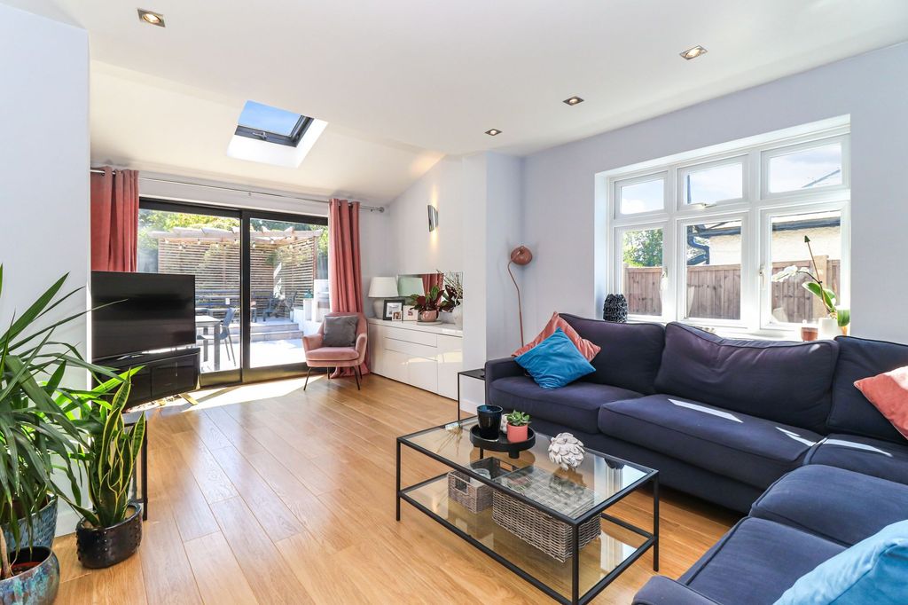 Additional image 4 of 5 bed property for saleAbbots Road, Abbots Langley WD5