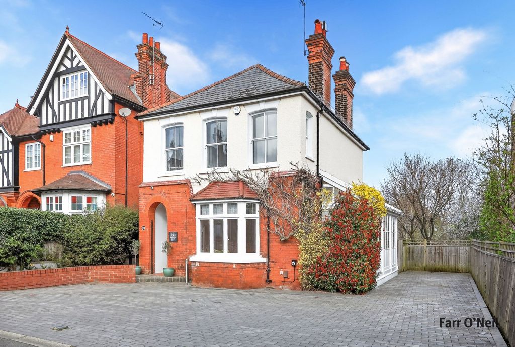 4 bed detached house for salePalmerston Road, Buckhurst Hill IG9
