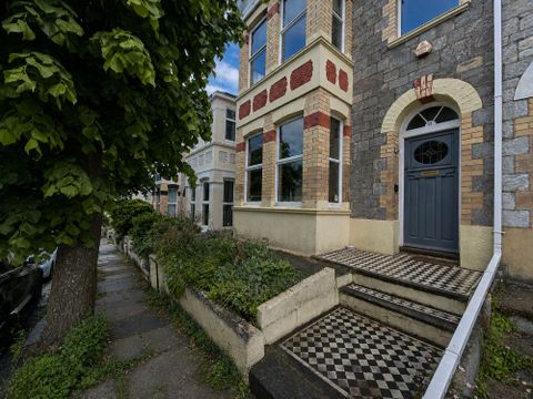 Torr View Avenue, Plymouth PL3
