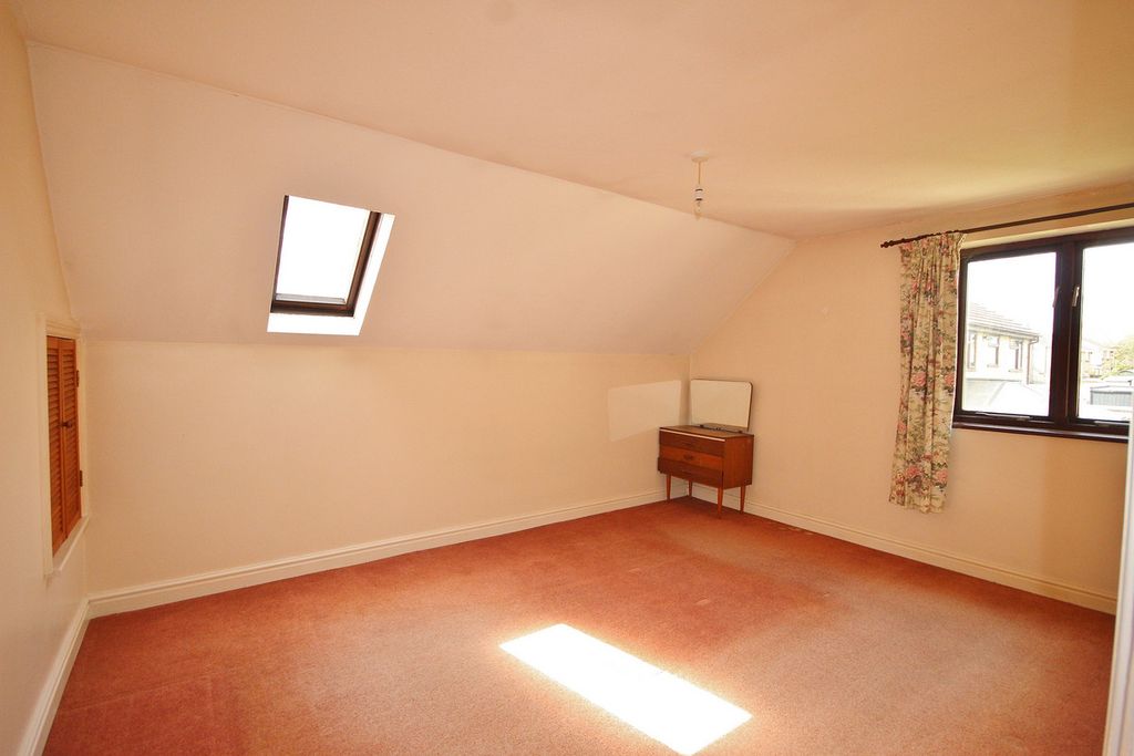 Additional image 7 of 1 bed flat for saleBurford Road, Carterton OX18