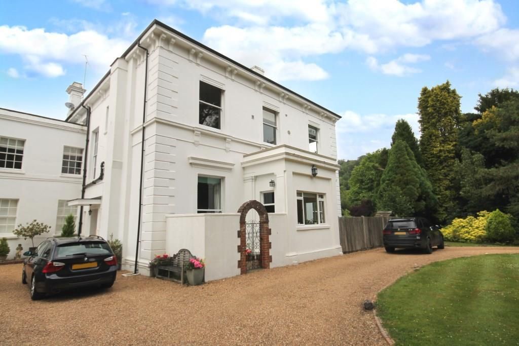 2 bed flat for salePixham Lane, Dorking RH4