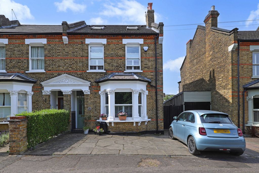 Additional image 37 of 4 bed semi-detached house for saleHills Road, Buckhurst Hill IG9