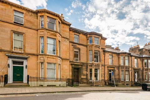4/2 Rosebery Crescent, West End, Edinburgh EH12