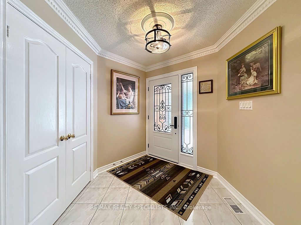 Additional image 4 of 9 Siesta Court, Brampton, ON, L6R 1P2