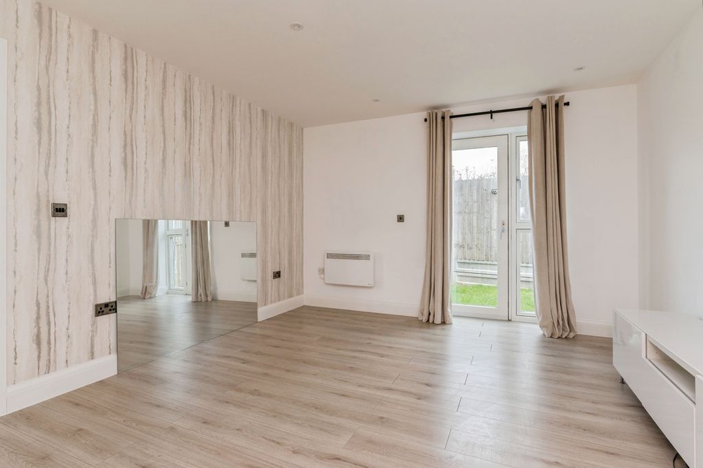 Additional image 7 of 2 bed flat for saleBelvedere Close, Billericay, Essex CM11
