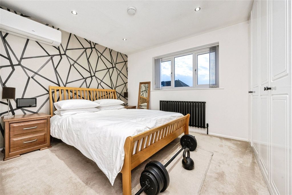 Additional image 15 of 5 bed detached house for saleChaucer Drive, Biggleswade, Bedfordshire SG18