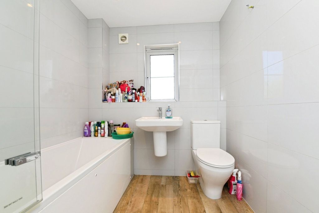 Additional image 12 of 2 bed flat for saleCzarina Rise, Basildon, Essex SS15