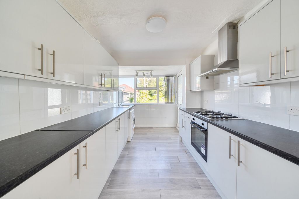 Additional image 4 of 2 bed bungalow for salePenrose Avenue, Watford, Hertfordshire WD19