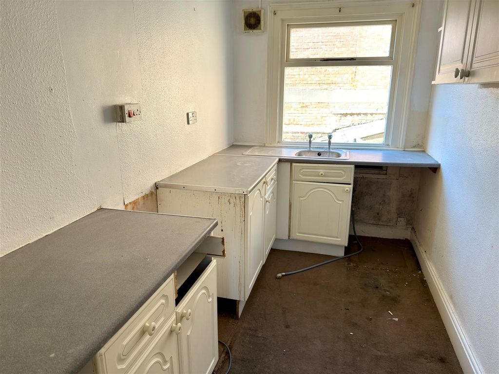 Additional image 5 of 2 bed flat for saleLondon Road South, Lowestoft NR33