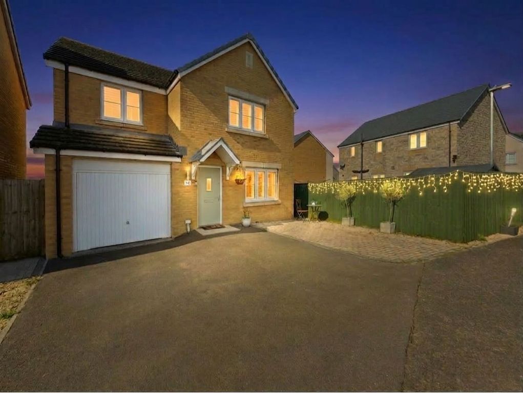 4 bed detached house for saleFfordd Y Meillion, Machynys, Llanelli SA15