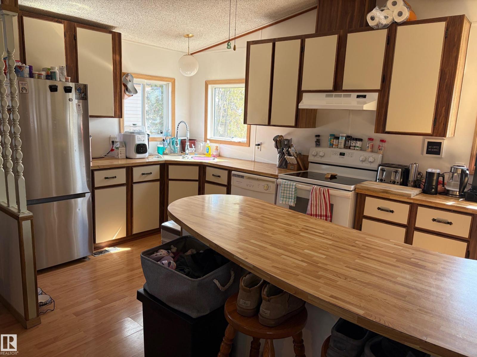 Additional image 2 of 32-4202 45 Street, Wetaskiwin, AB, T9A2L3