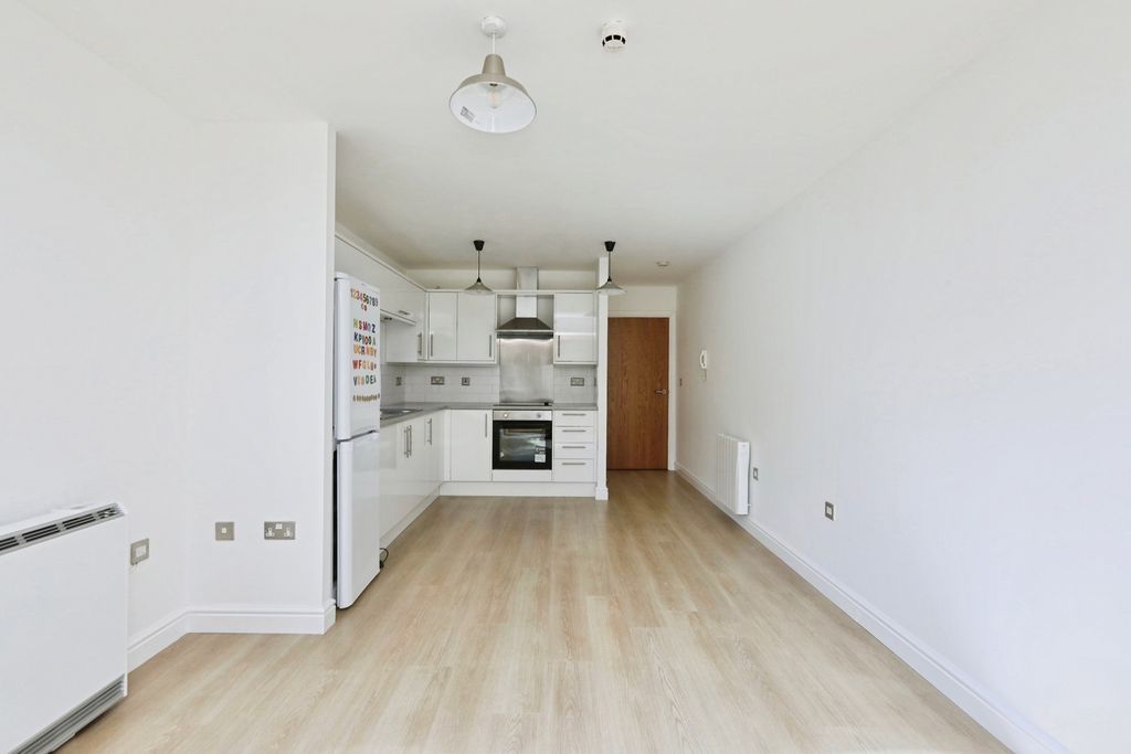 Additional image 3 of 1 bed flat for saleCamlough Walk, Chesterfield, Derbyshire S41