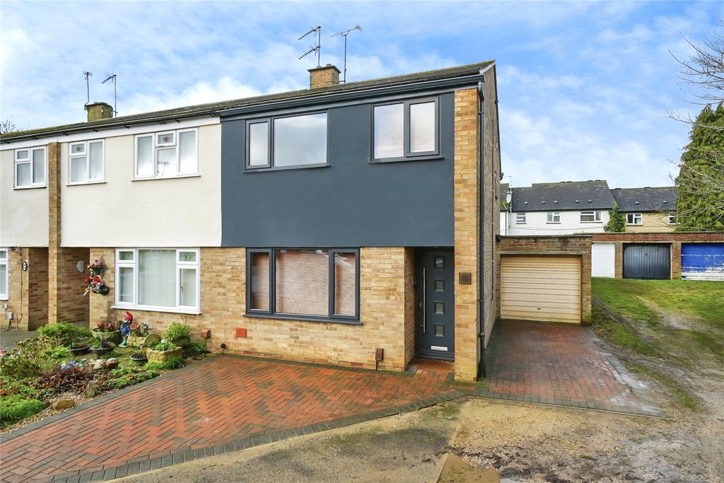 3 bed semi-detached house for saleChichester Close, Bicester, Oxfordshire OX26