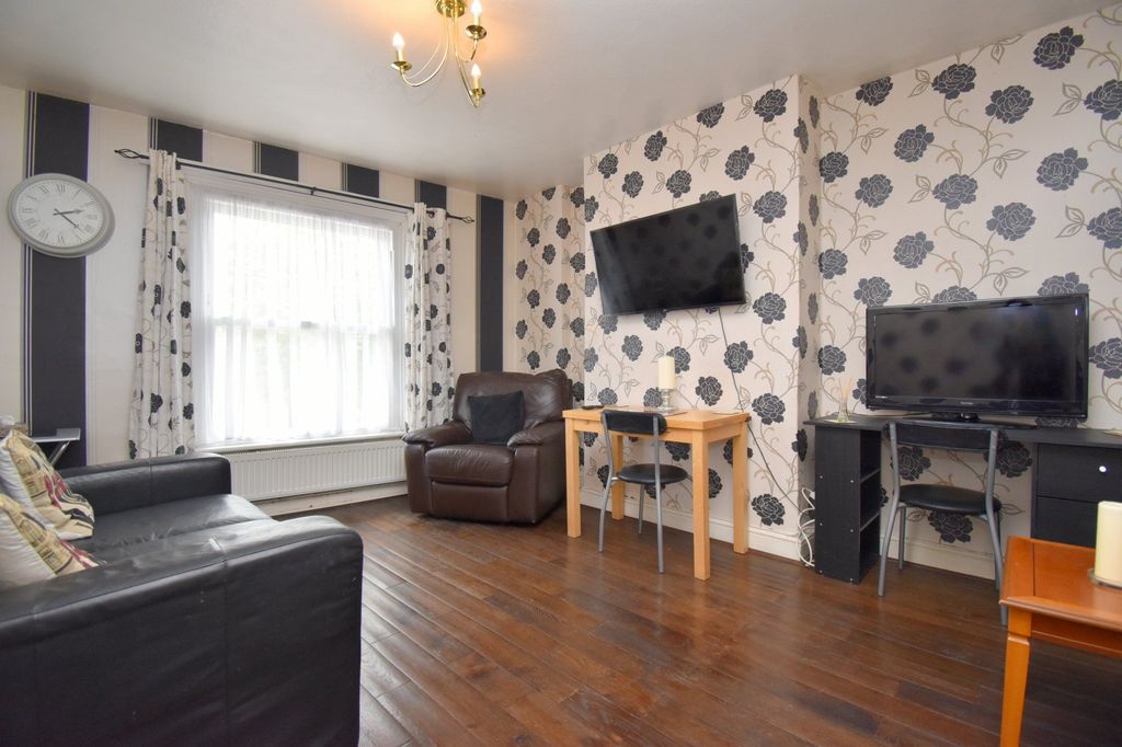 Additional image 4 of 4 bed flat for saleMarket Square, Biggleswade SG18