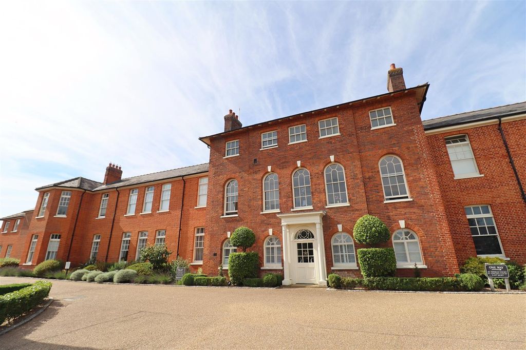 1 bed flat for saleSt. Michaels Court, South Street, Braintree CM7