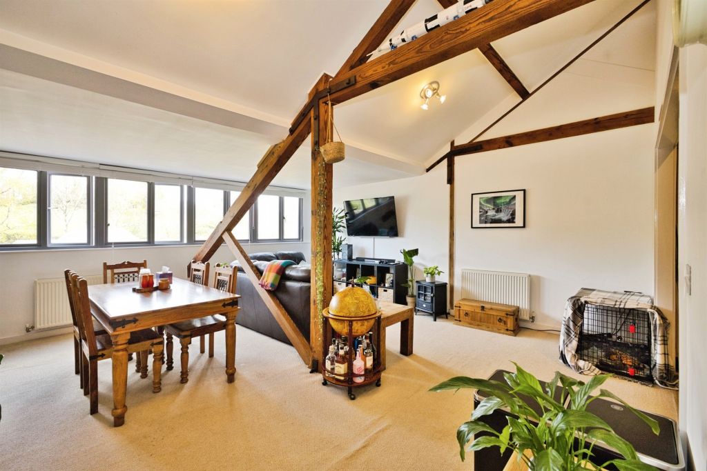 2 bed flat for saleThe Barley Yard, Crewkerne TA18