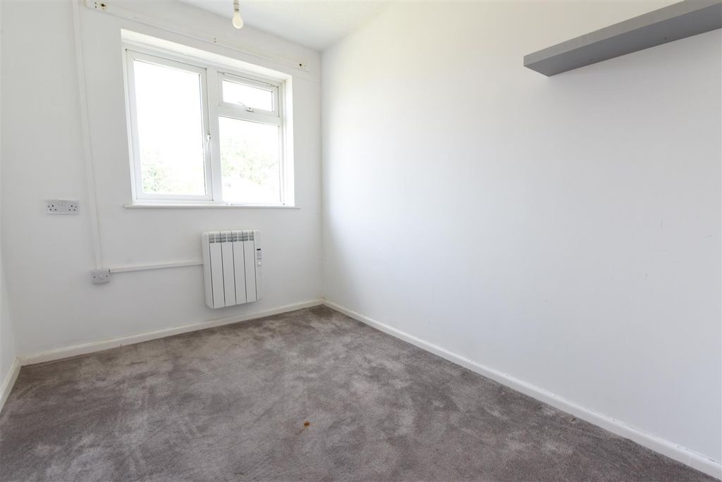 3 bed flat for saleDraycott, Cam GL11 photo 4