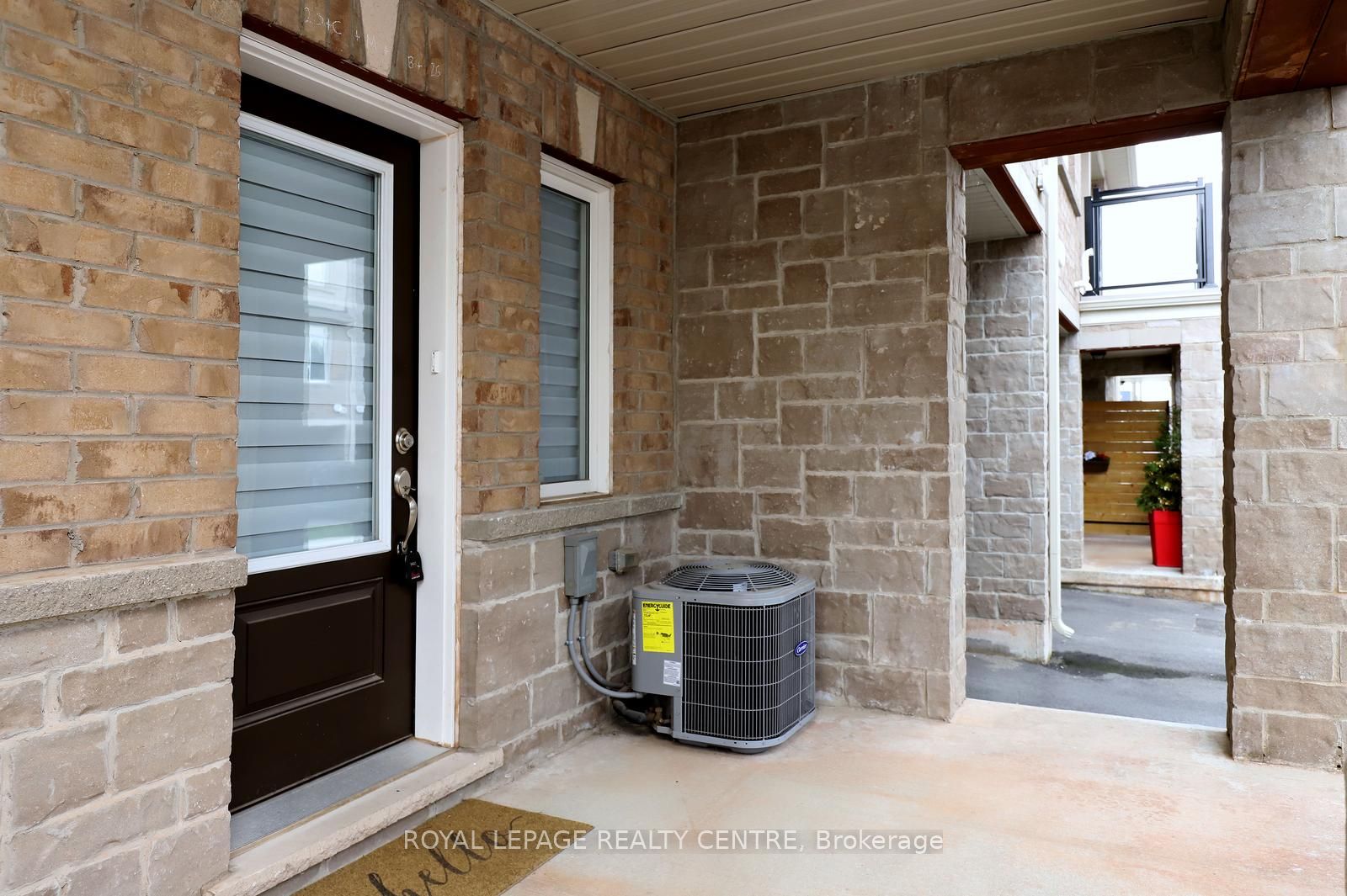 16-40 Zinfandel Drive, Hamilton, ON, L8E 0L1 photo 2