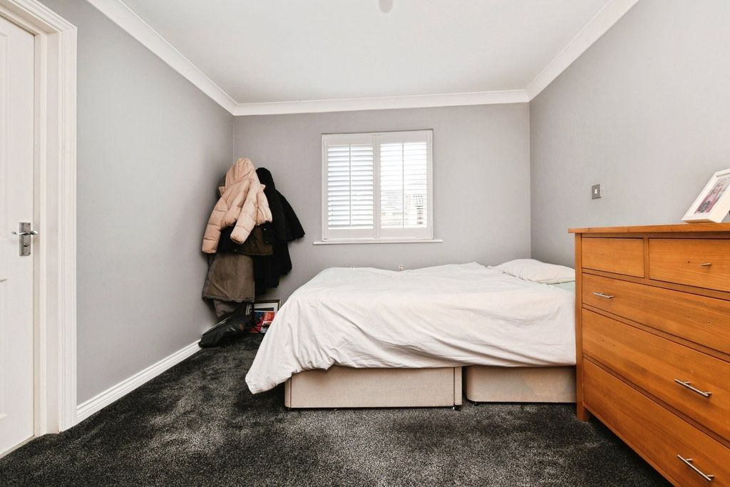 Additional image 8 of 2 bed flat for saleCzarina Rise, Basildon, Essex SS15