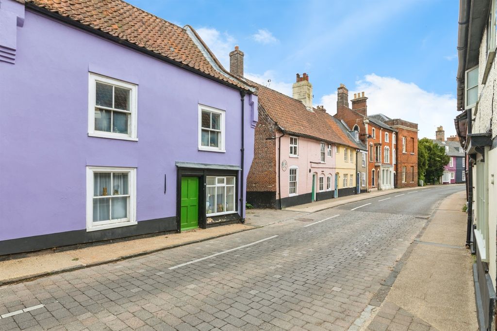 4 bed semi-detached house for saleBridge Street, Bungay NR35