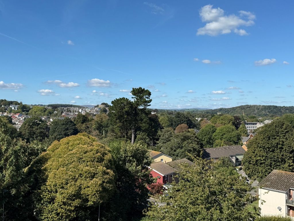 2 bed flat for saleParkers Close, Totnes, Devon TQ9 photo 2