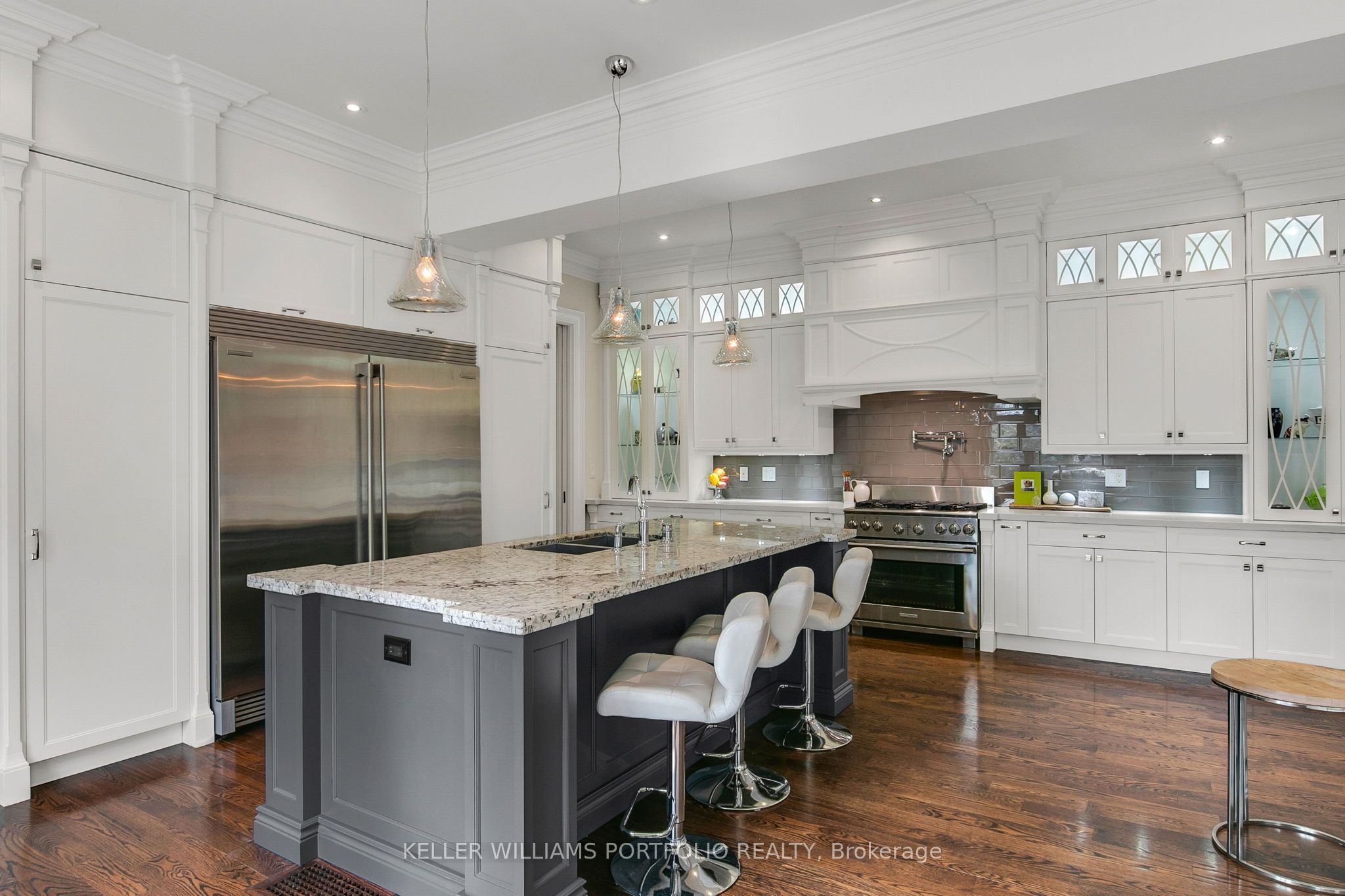 92 Pinetree Way, Mississauga, ON, L5G 2R1