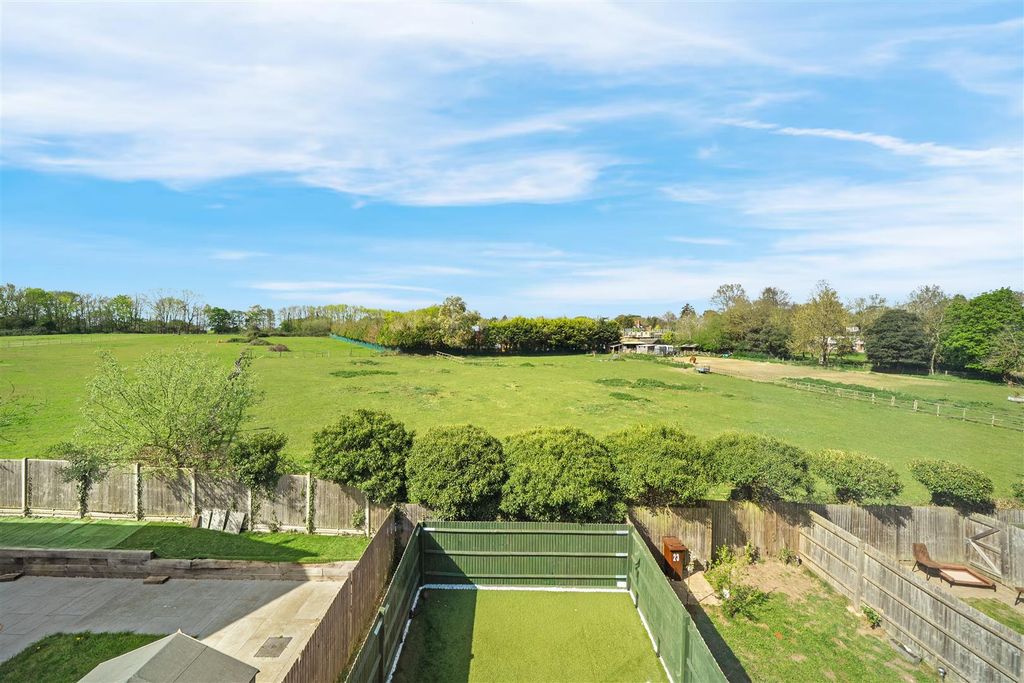 Additional image 17 of 4 bed town house for saleHawker Drive, Addlestone KT15