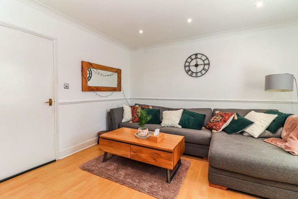 Additional image 10 of 1 bed flat for saleMallard Road, Abbots Langley WD5