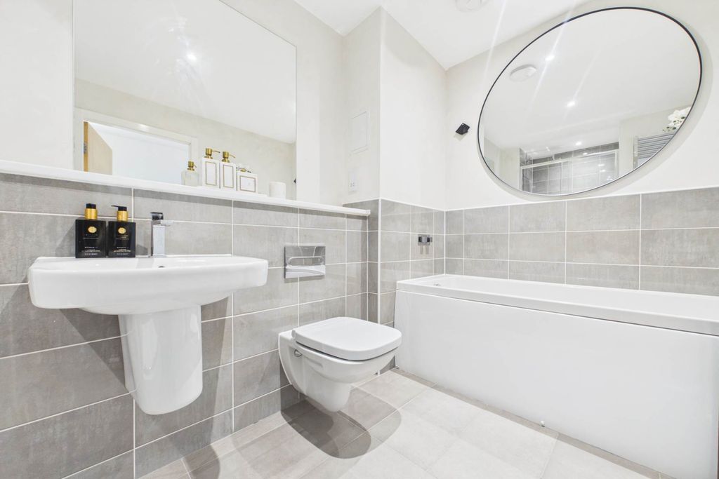 Additional image 16 of 1 bed flat for saleHollybush Lane, Port Glasgow PA14