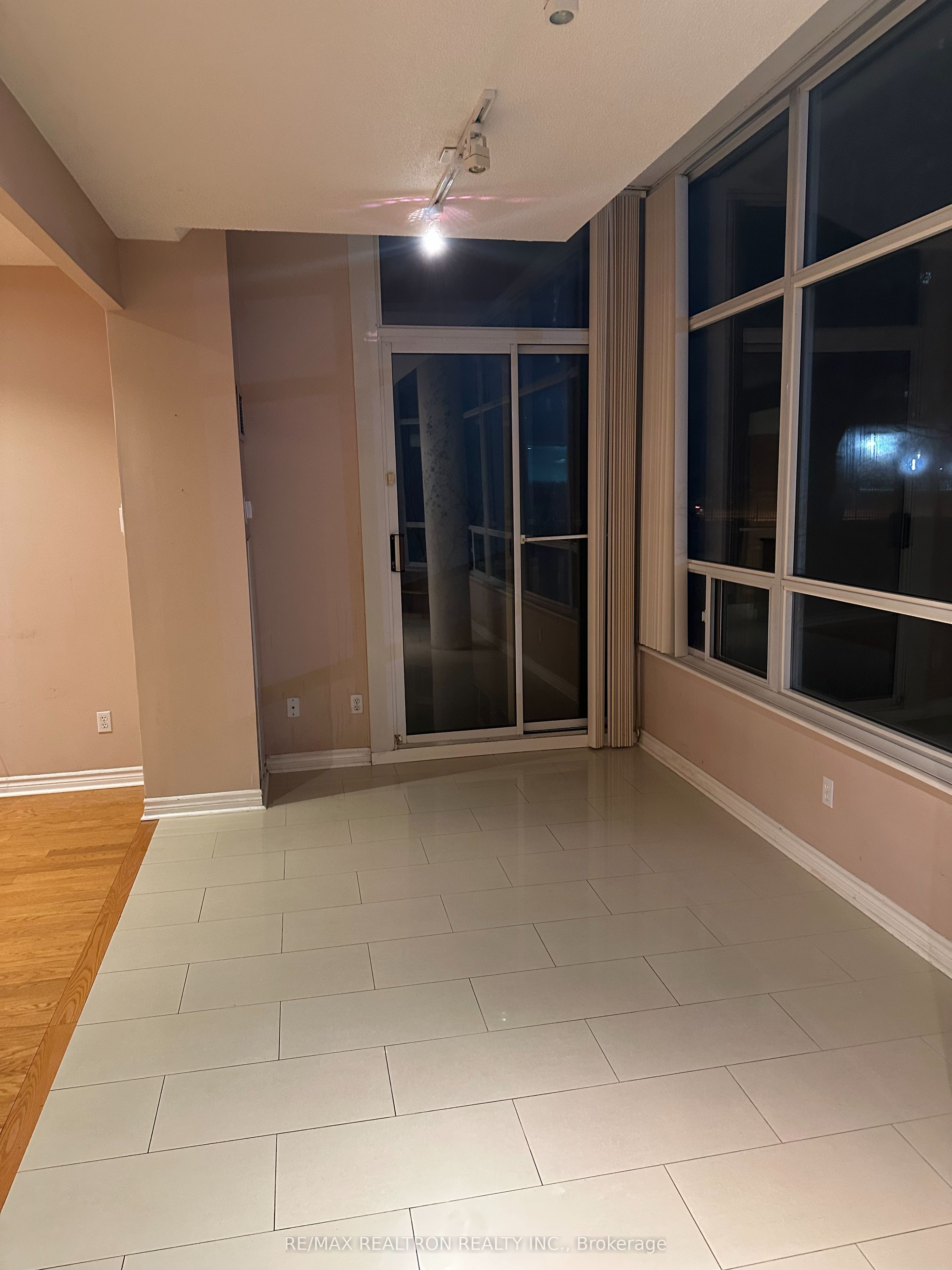 Additional image 4 of #107-11 Townsgate Drive, Vaughan, ON, L4J 8G4