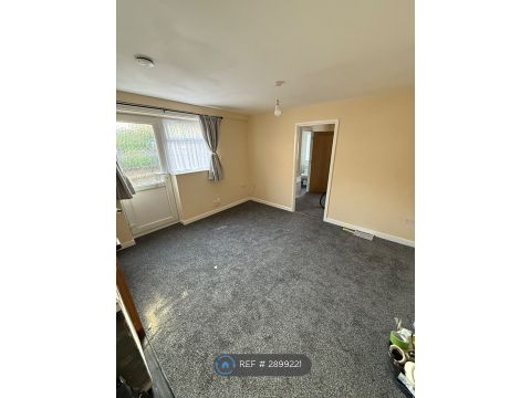 Garretts Green Lane, Birmingham B26, Studio to rent