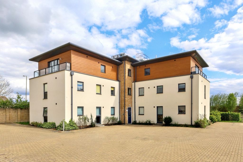 2 bed flat for saleFlat 5 Guild Close, Witney OX28