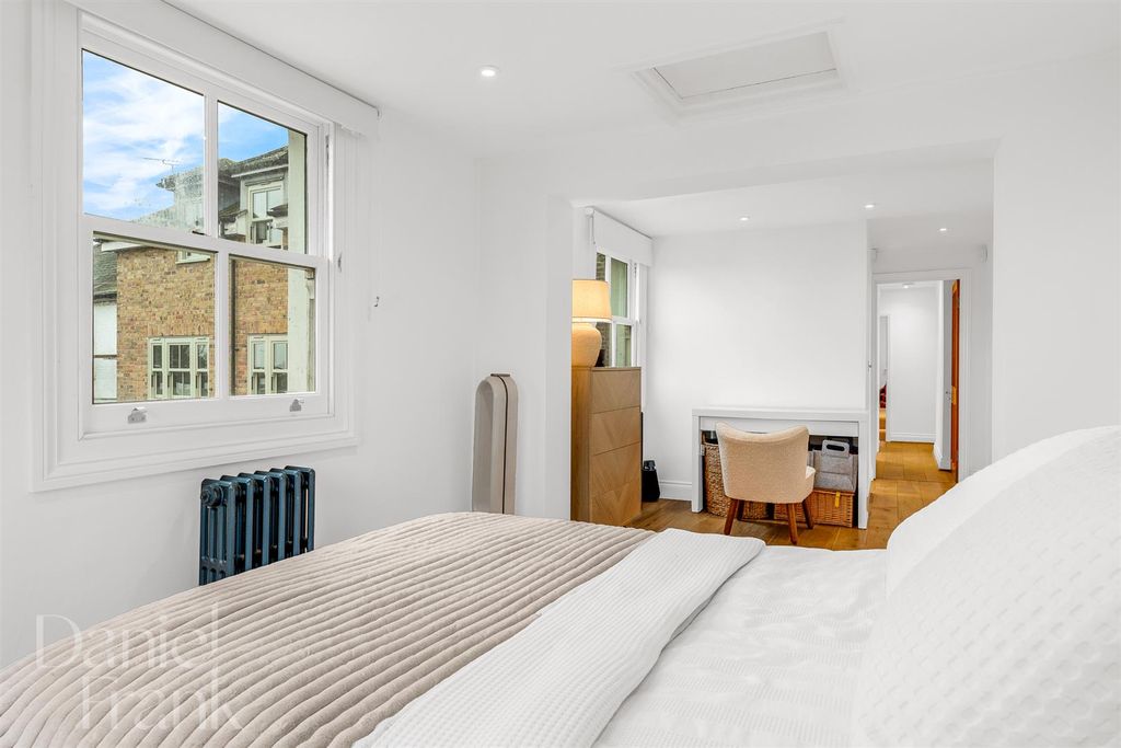 Additional image 22 of 4 bed semi-detached house for saleQueens Road, Buckhurst Hill IG9