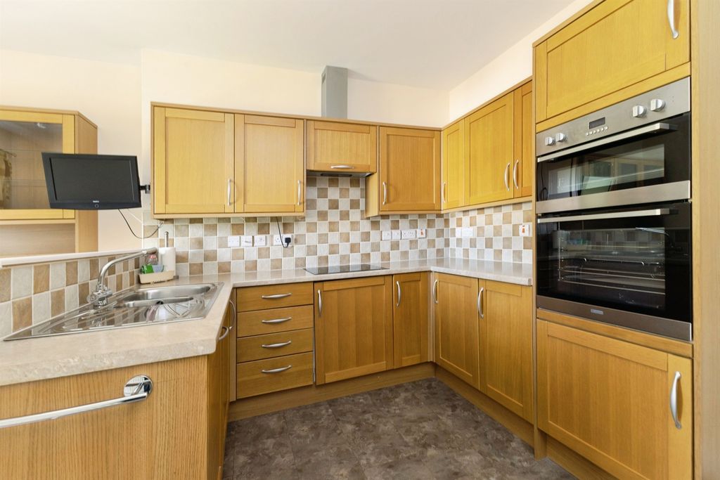 2 bed flat for saleRoman Road, Middlesbrough TS5 photo 2