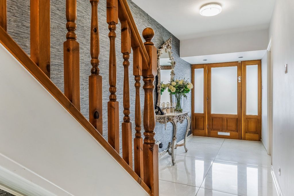 Additional image 10 of 7 bed detached house for saleBaas Hill Close, Broxbourne, Hertfordshire EN10