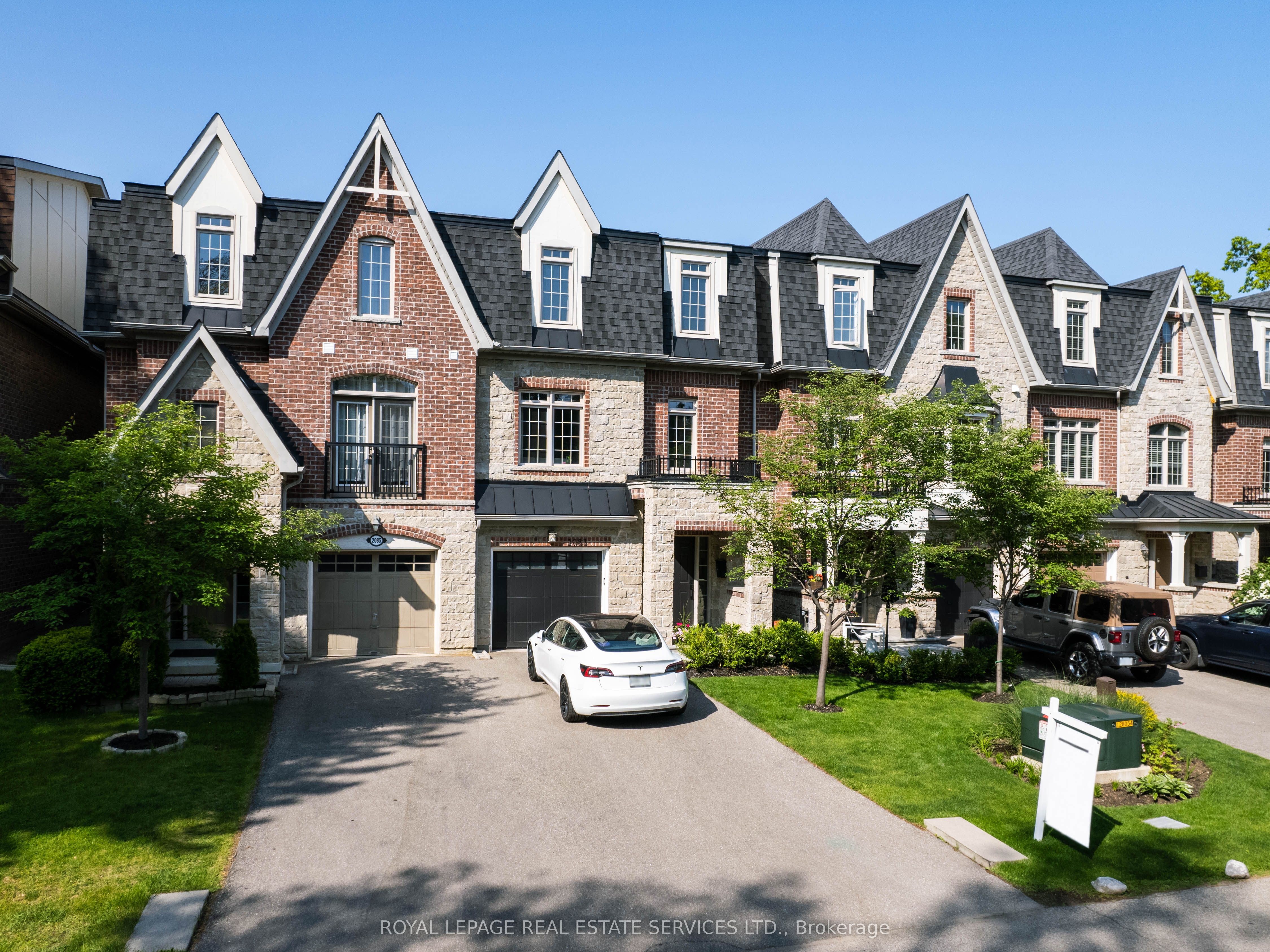 2083 Grange Drive, Mississauga, ON, L5B 1P4