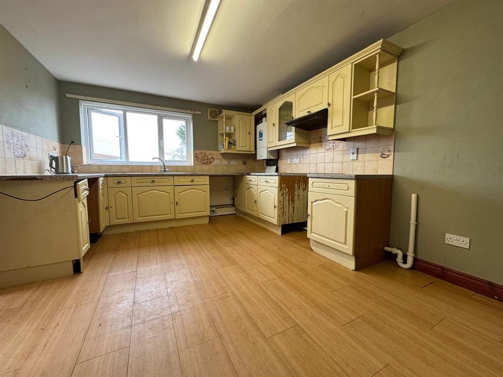 3 bed property for saleDamson Tree Close, Bromyard HR7 photo 3