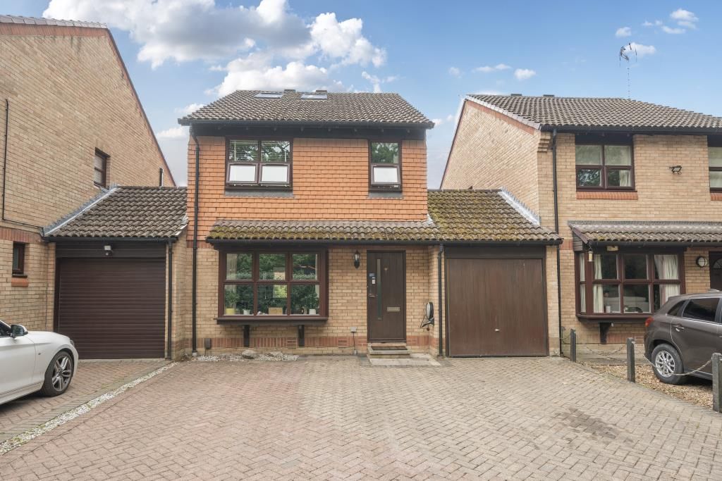 5 bed link detached house for saleHorsell, Woking, Surrey GU21