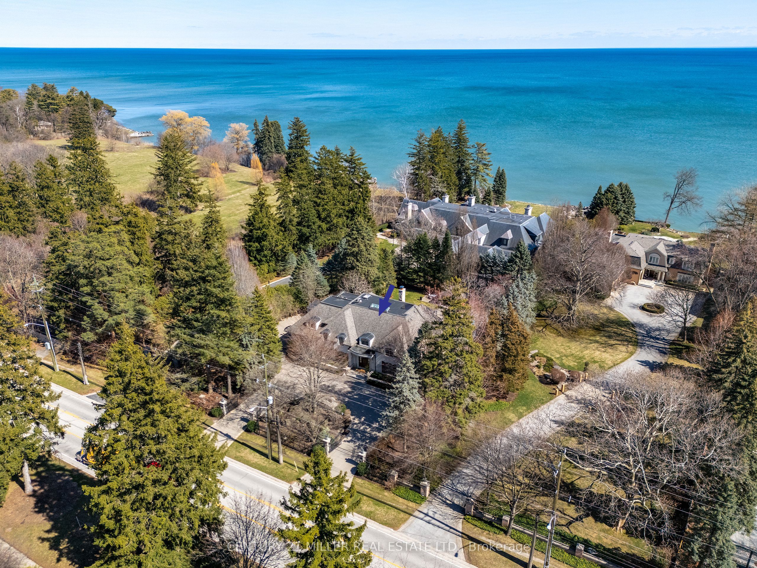 2096 Lakeshore Road E, Oakville, ON, L6J 1M3