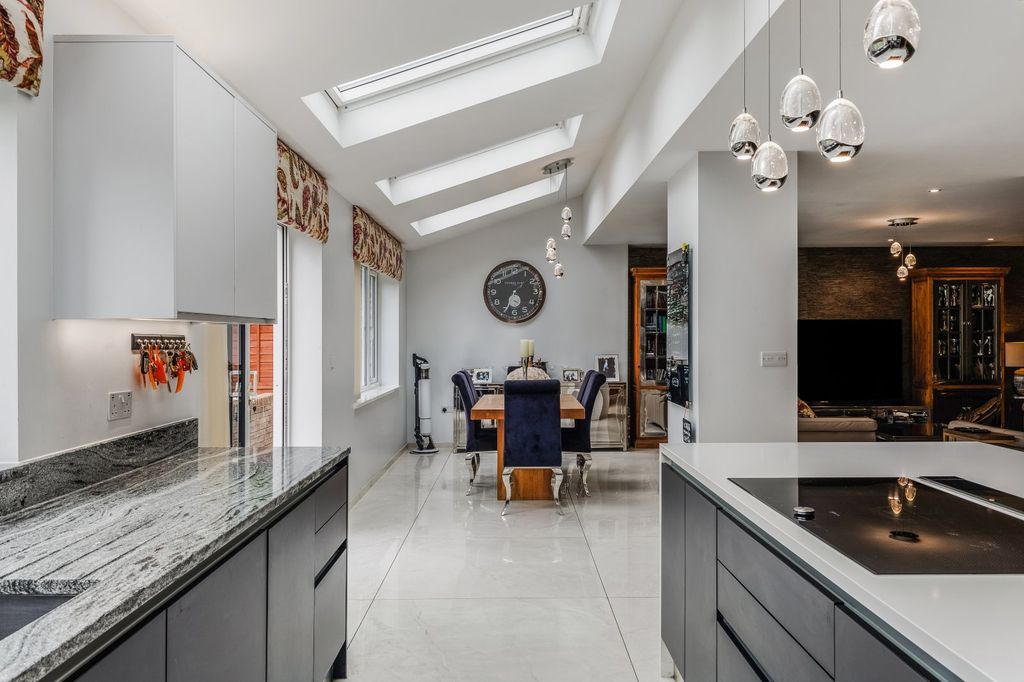 Additional image 2 of 7 bed detached house for saleBaas Hill Close, Broxbourne, Hertfordshire EN10