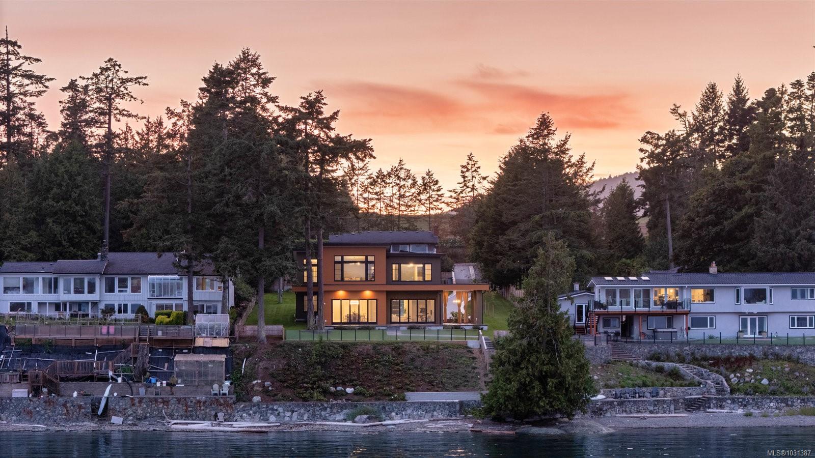 8213 Lochside Drive, Central Saanich, BC, V8M 1T9