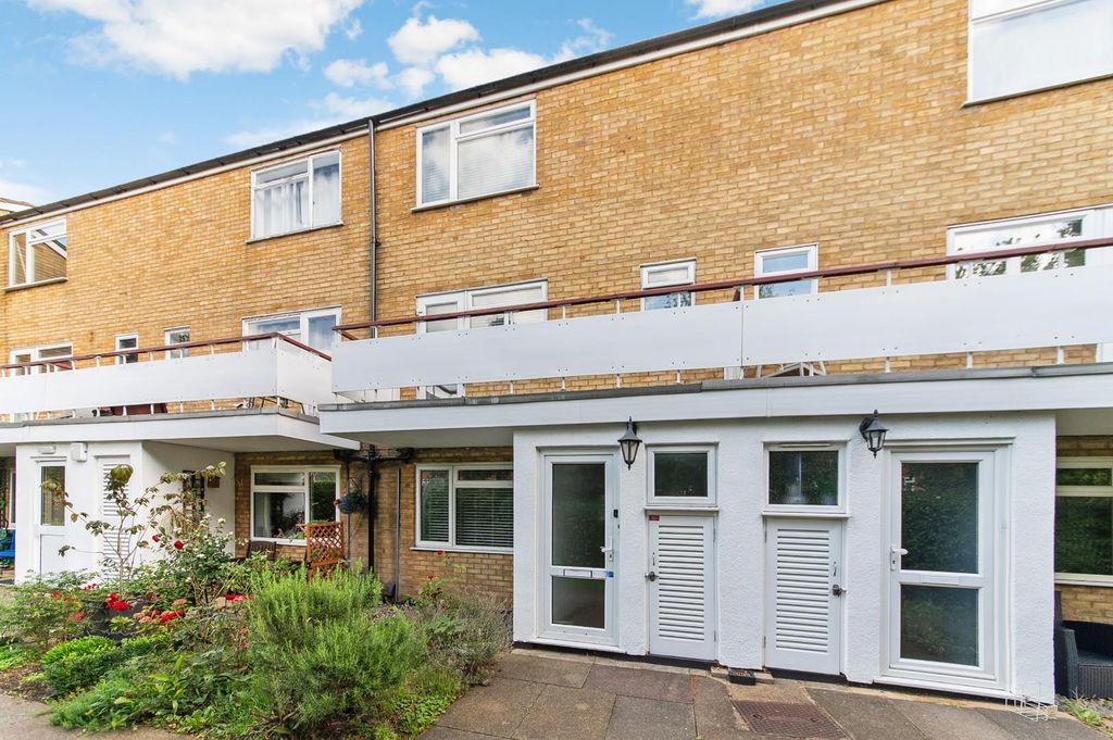 4 bed terraced house for saleWoodmansterne Lane, Banstead SM7