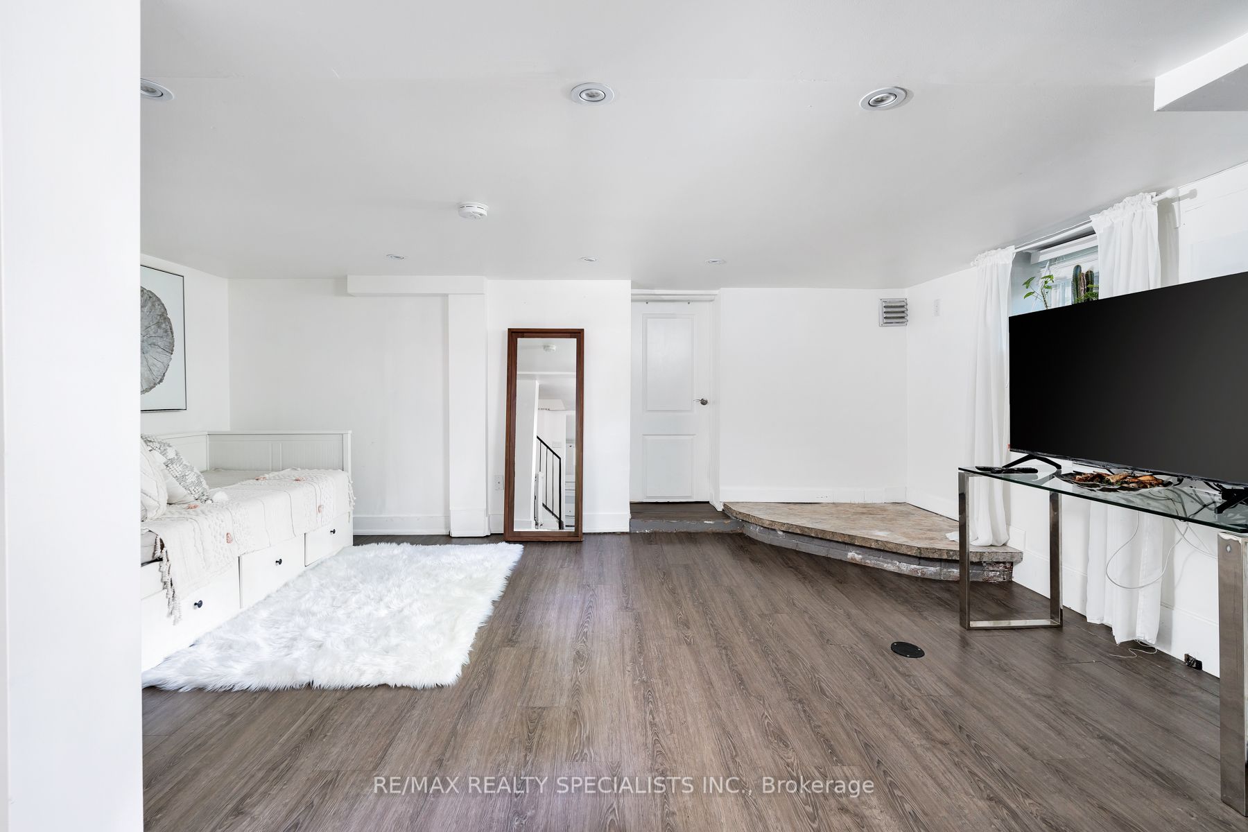 Additional image 6 of Lower-290 Westmount Avenue, Toronto, ON, M6E 3N1