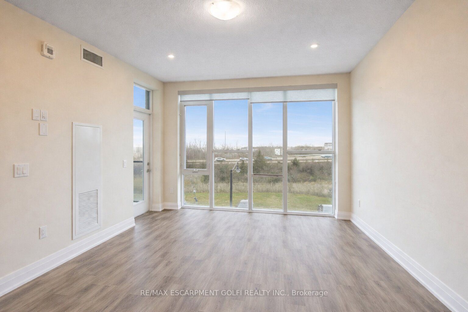 Additional image 6 of 317-16 Concord Place, Grimsby, ON, L3M 4E8