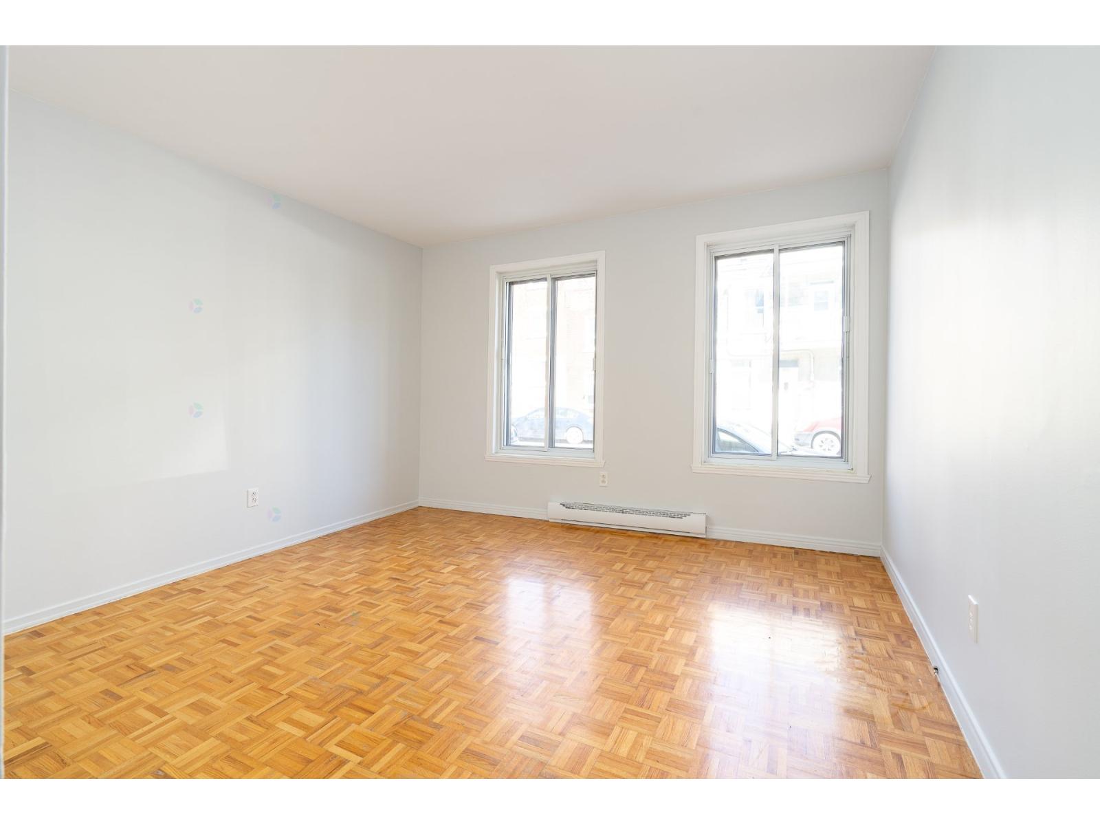 2700 Rue Jacques-Hertel